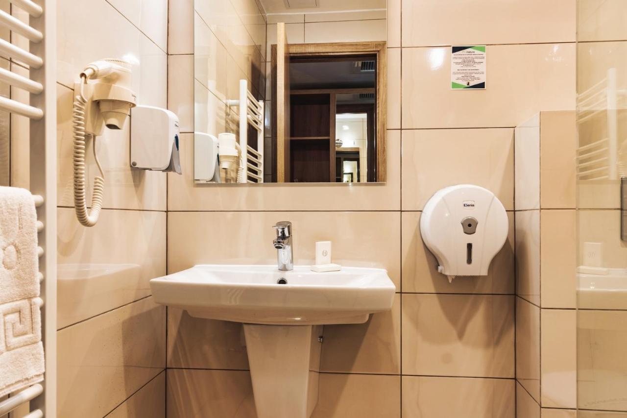 Hotel Domnitei Călimăneşti Exteriör bild