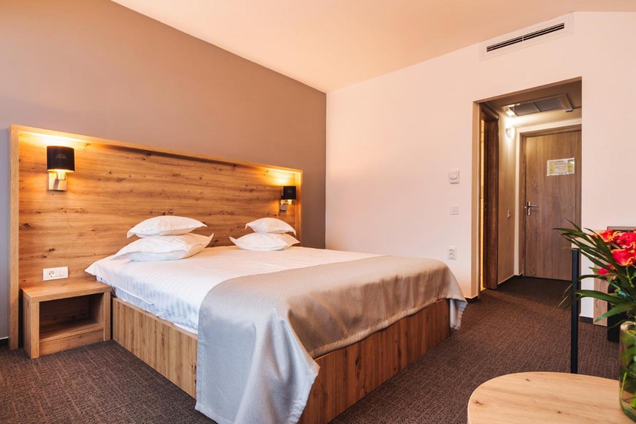 Hotel Domnitei Călimăneşti Exteriör bild