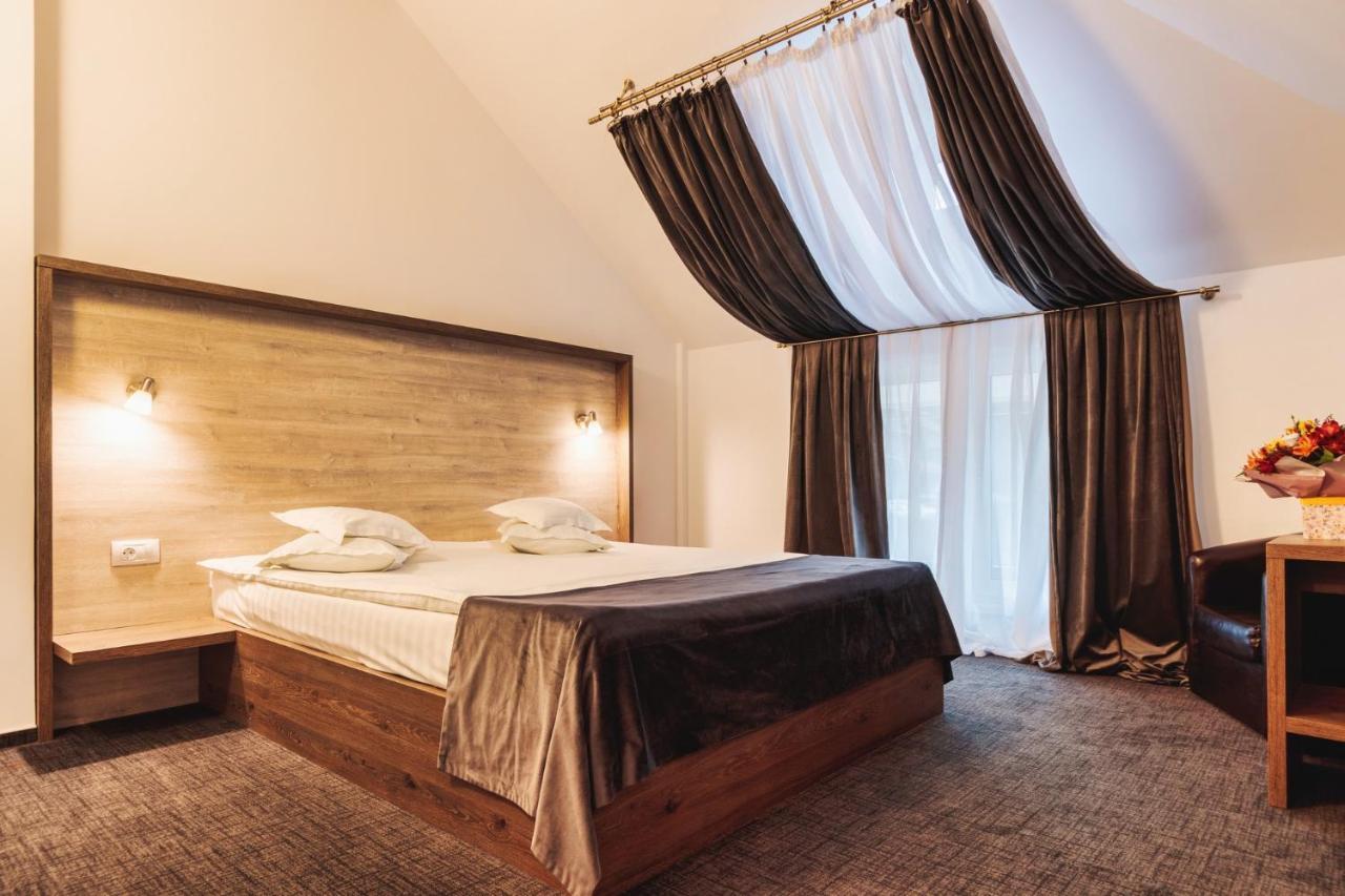Hotel Domnitei Călimăneşti Exteriör bild