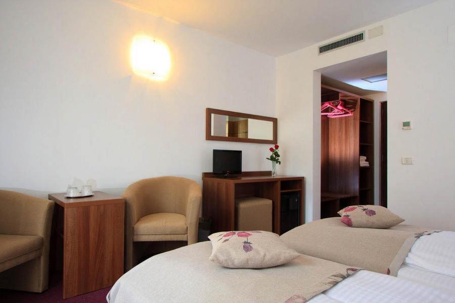 Hotel Domnitei Călimăneşti Exteriör bild