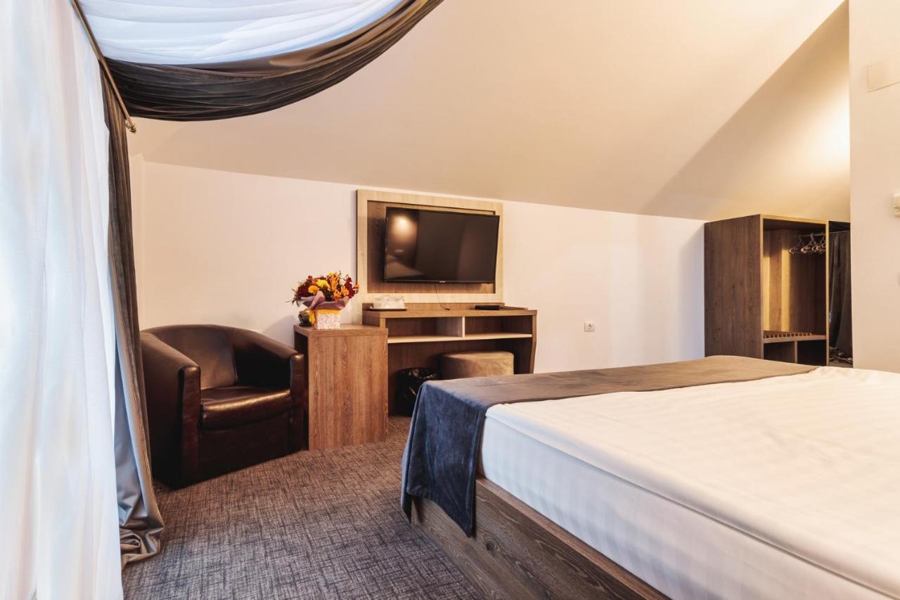 Hotel Domnitei Călimăneşti Exteriör bild