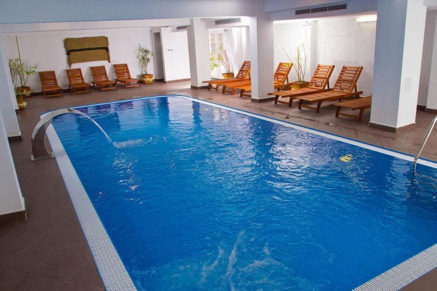 Hotel Domnitei Călimăneşti Exteriör bild