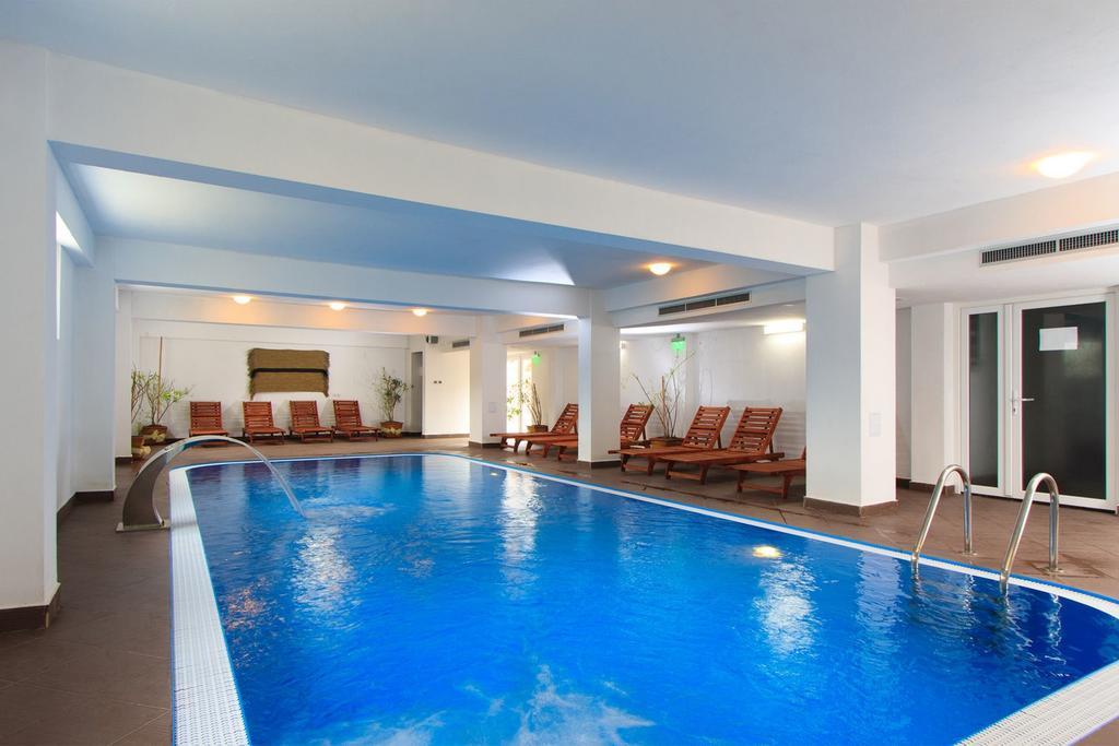 Hotel Domnitei Călimăneşti Exteriör bild